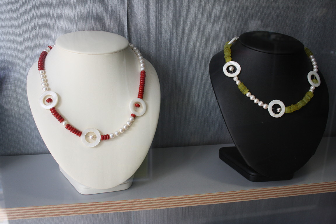 Perlenschmuck mit Natursteinen